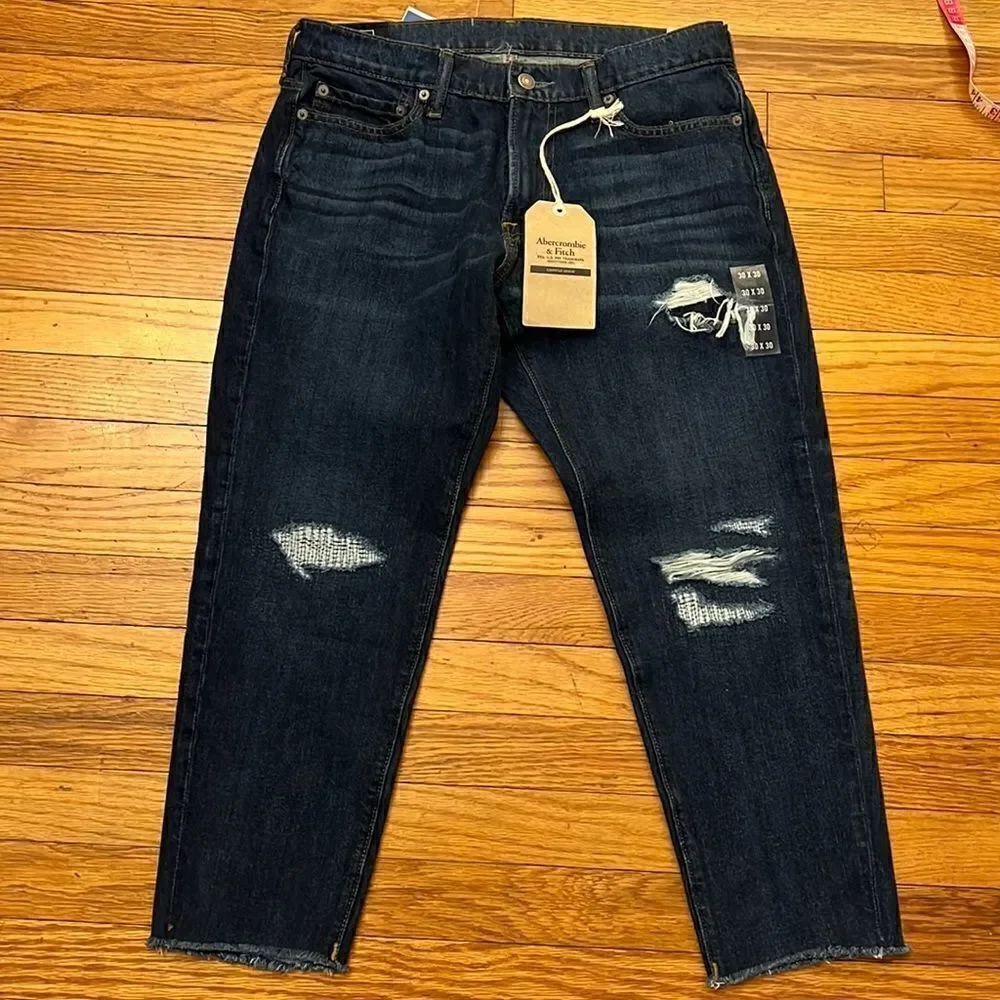 NWT A&F Rustin Cropped Athletic Slim Jeans size 30”‎